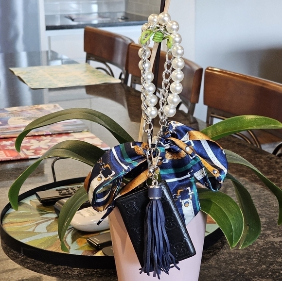 Gucci GG Embossed Monogram Web Key Case/Holder wWristlet, Twilly, & Tassel Added - Picture 15 of 17